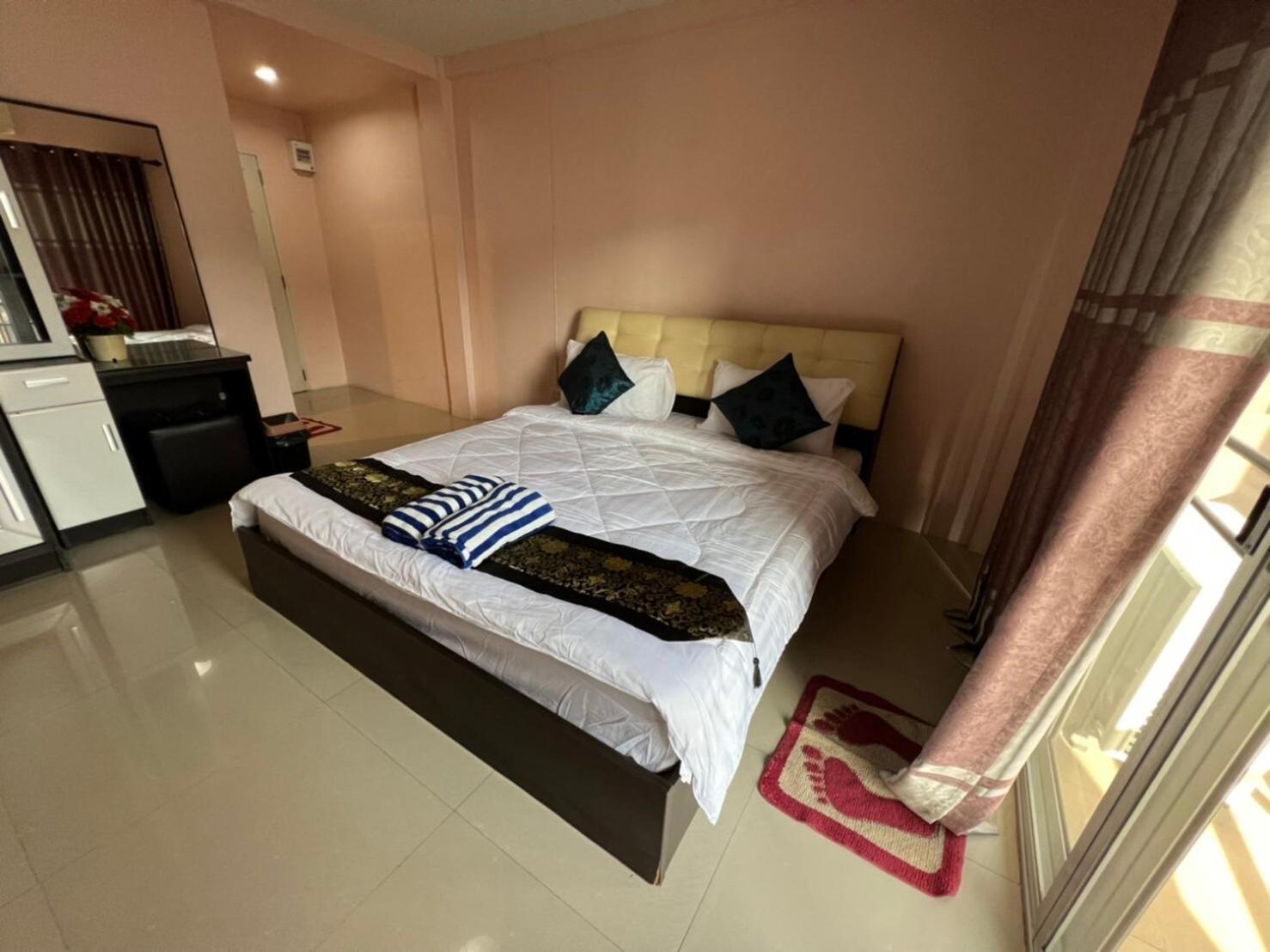 Kjs Pattaya Hotel Exterior foto