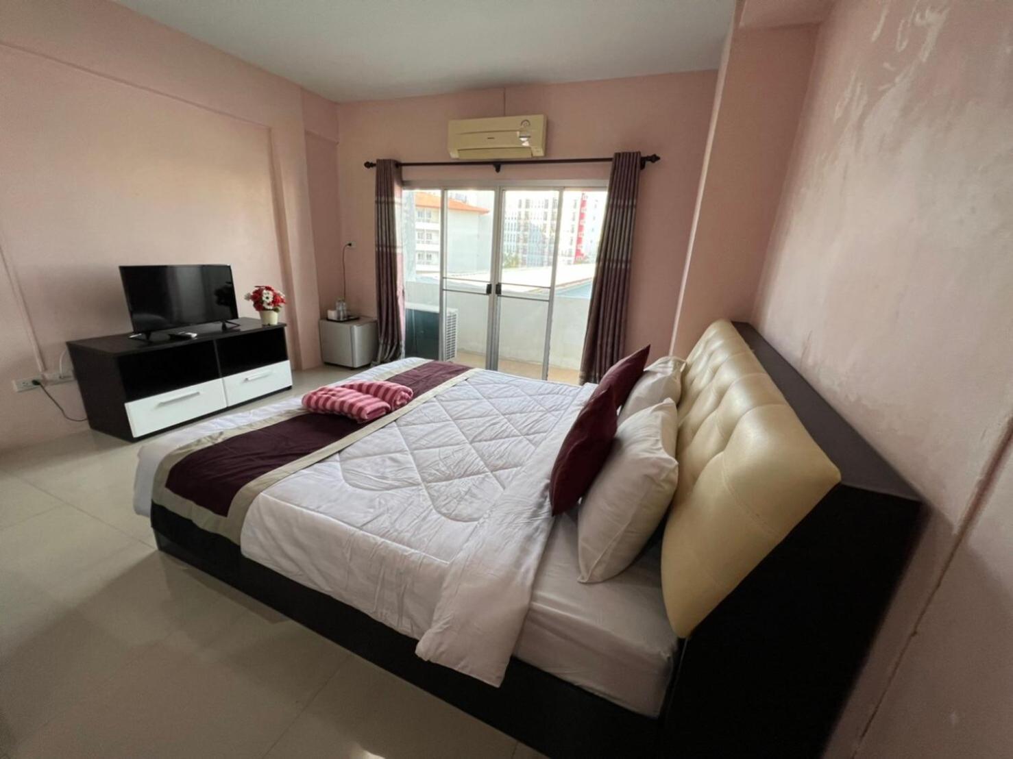 Kjs Pattaya Hotel Exterior foto