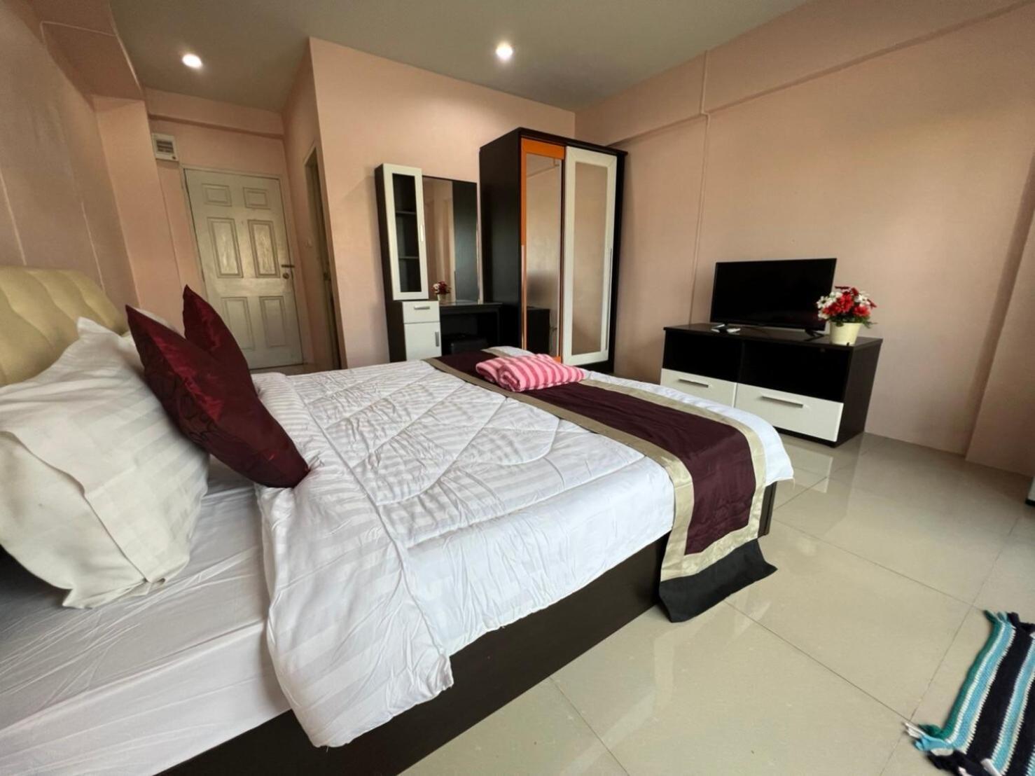 Kjs Pattaya Hotel Exterior foto